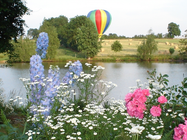  Despegue del globo aerostático desde Les Deux Sevres 